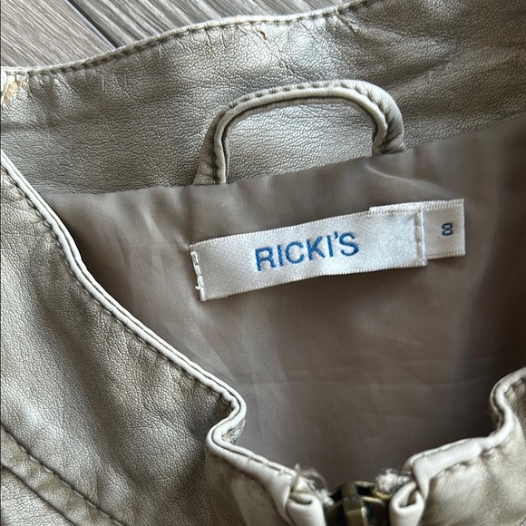 Women's Tan “Leather” Jacket - Picture 4 of 7